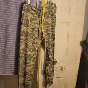 Vintage National Guard Scrubs sz Lg, Excellent cond both pants & top Tan/ Olive